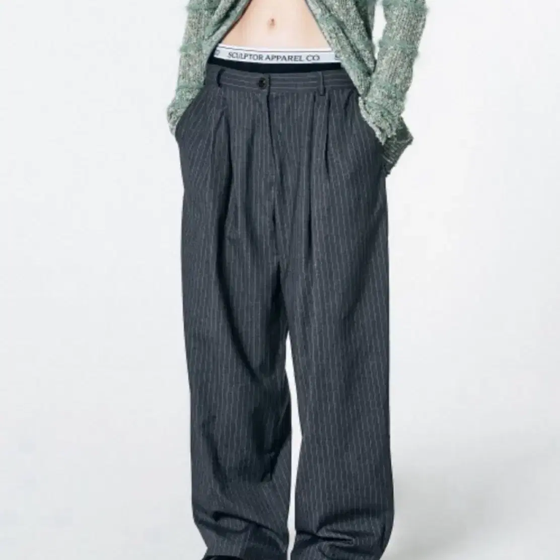 스컬프터 peekaboo lowrise pintuck pants 그레이