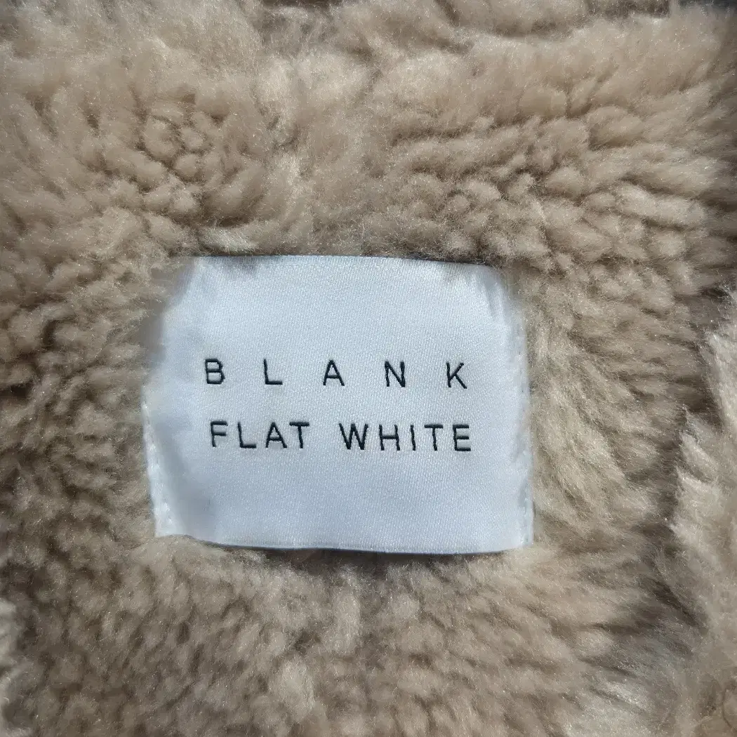 [여성FREE] BLANK FLAT WHITE 무스탕자켓