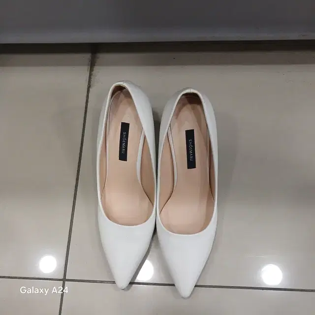 shoemaru 240사이즈 흰색 하이힐 뒤굽9cm 여성 중고 구두