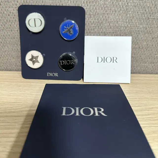 디올 브로치 Dior 로고 패션 핀뱃지