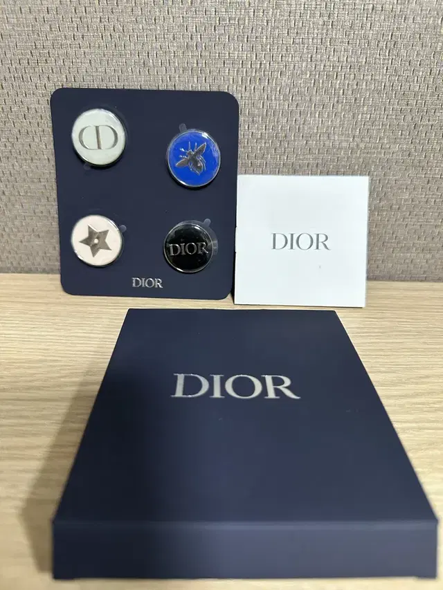 디올 브로치 Dior 로고 패션 핀뱃지