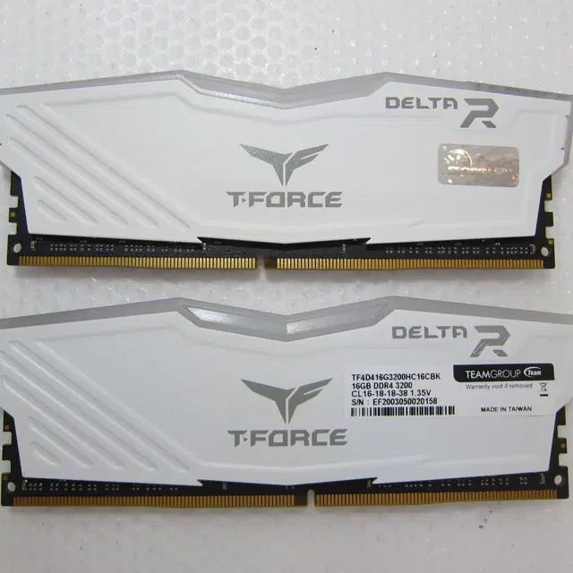 팀그룹 T-Force DDR4-3200 RGB 화이트 32G(16Gx2)