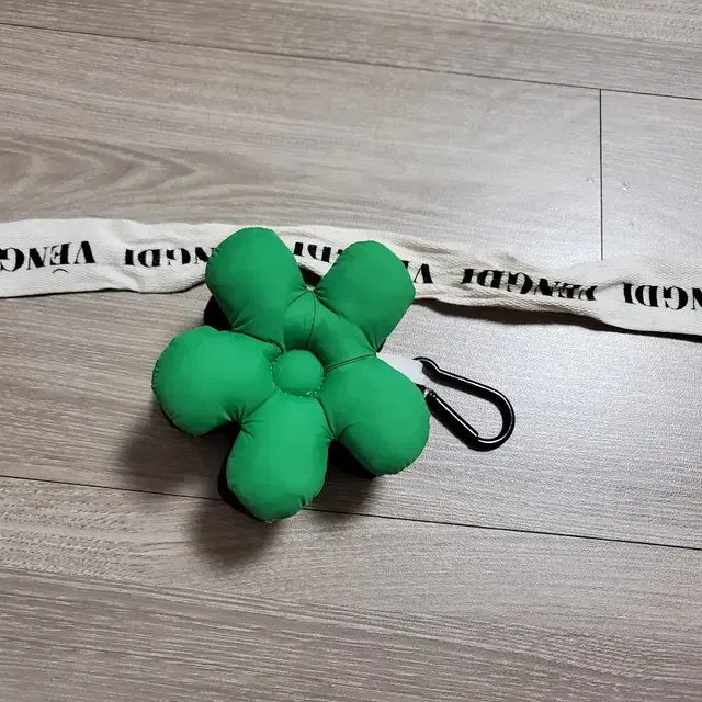 Padded Flower Keyring_Green 판매합니다.