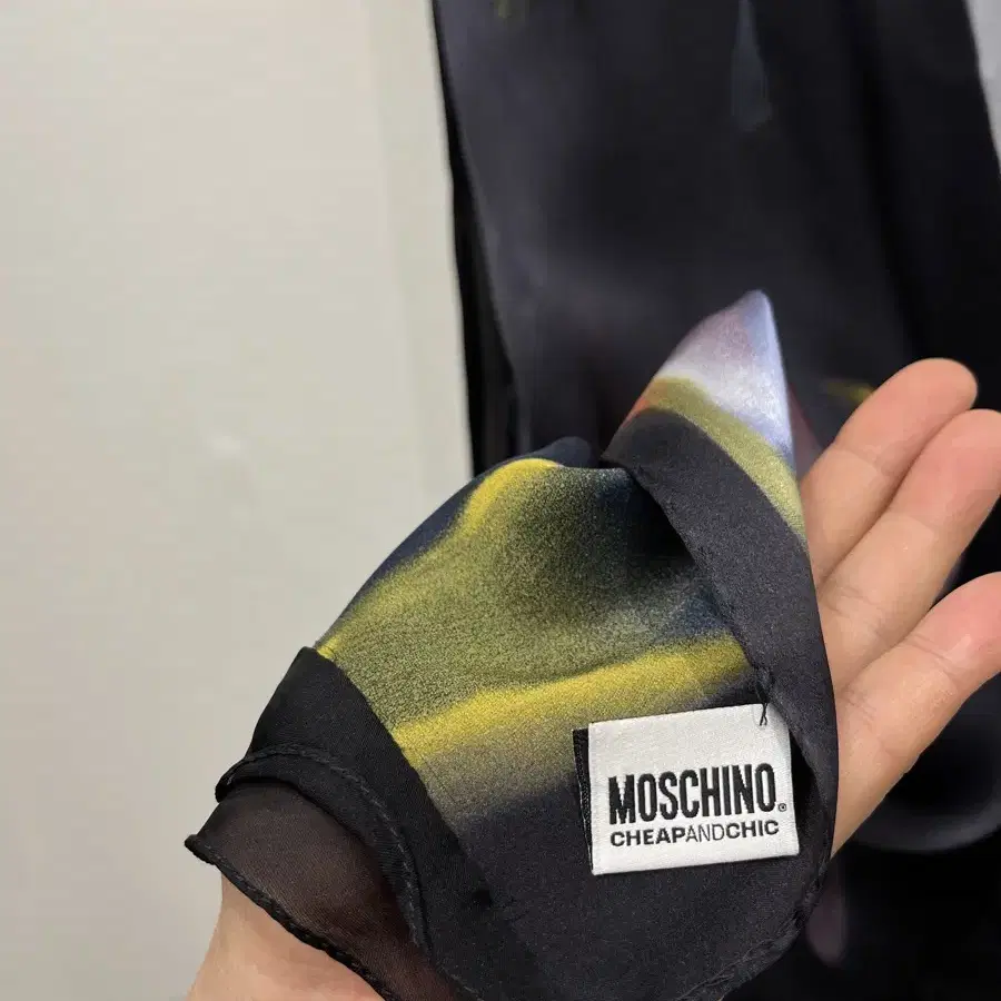 MOSCHINO 실크 스카프