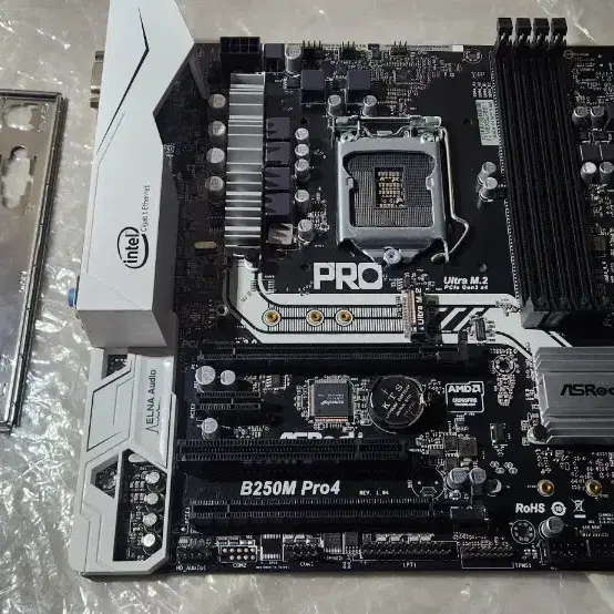 Asrock B250M 1151 메인보드 부품용 판매. 택포.