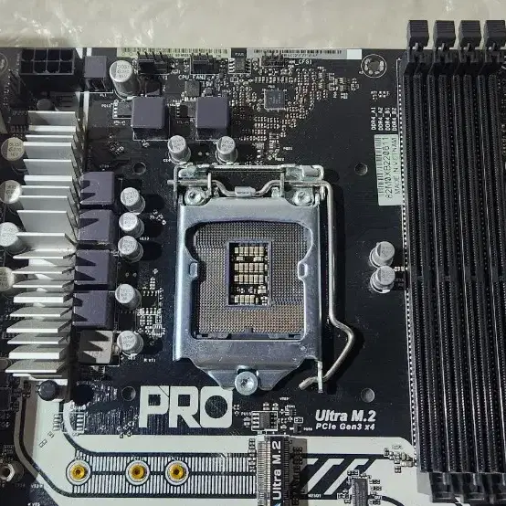 Asrock B250M 1151 메인보드 부품용 판매. 택포.