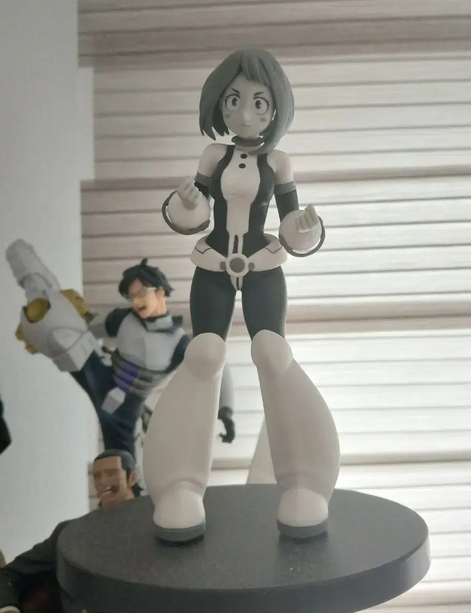 Uraraka Ochako Black and White Figure