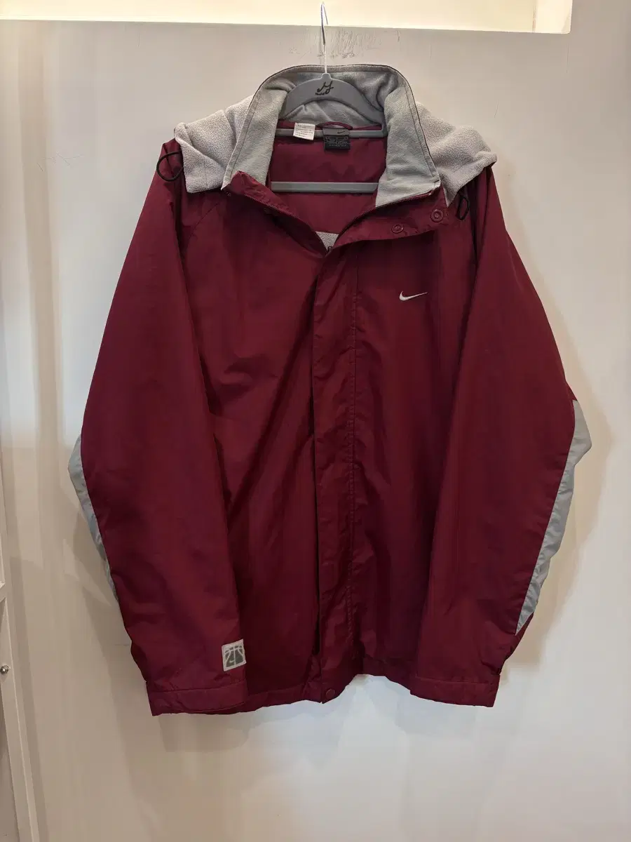 Nike Burgundy Gofcore Windbreaker Vintage Gore-Tex Battalion Chief Padded Jumper