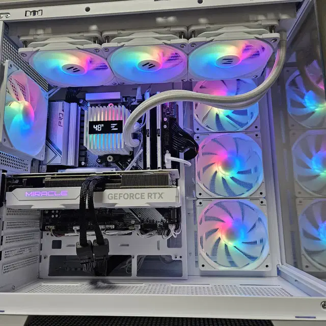 7800x3d, rtx4070 super 화이트 어항 본체