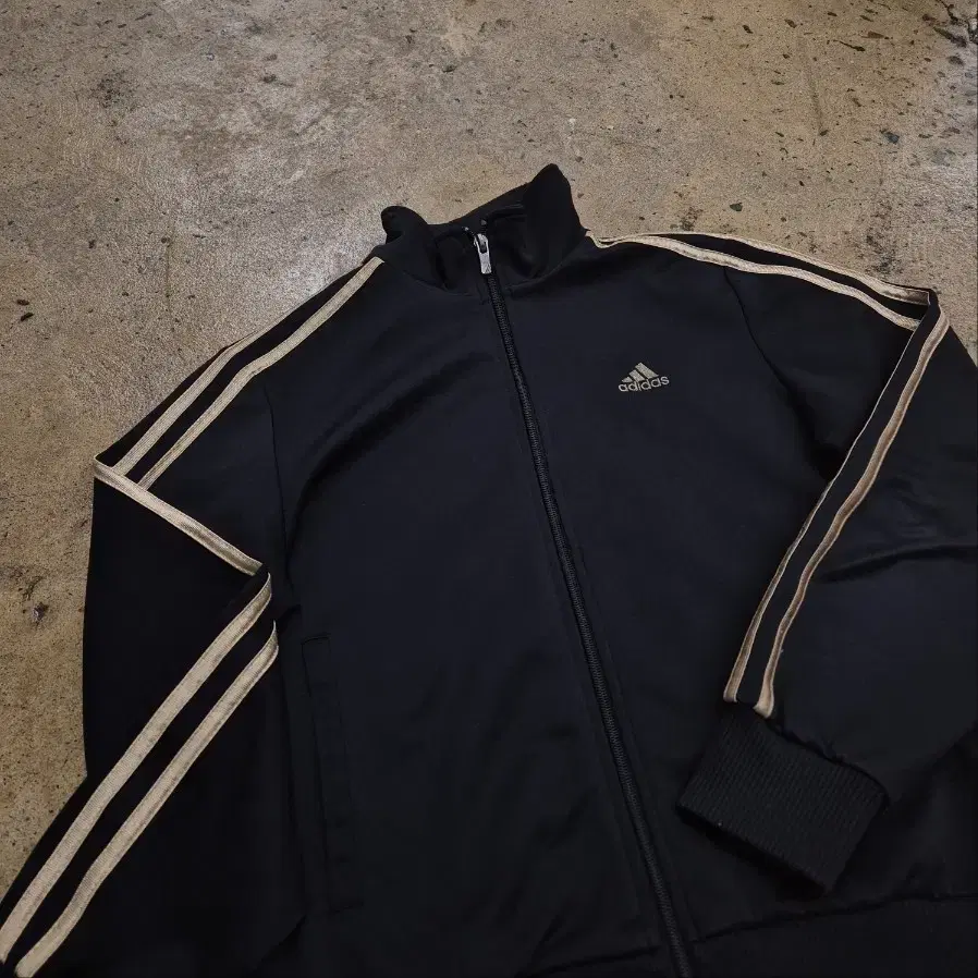 [ Authentic/85,Black+Gold ] Adidas Tracktop Jersey