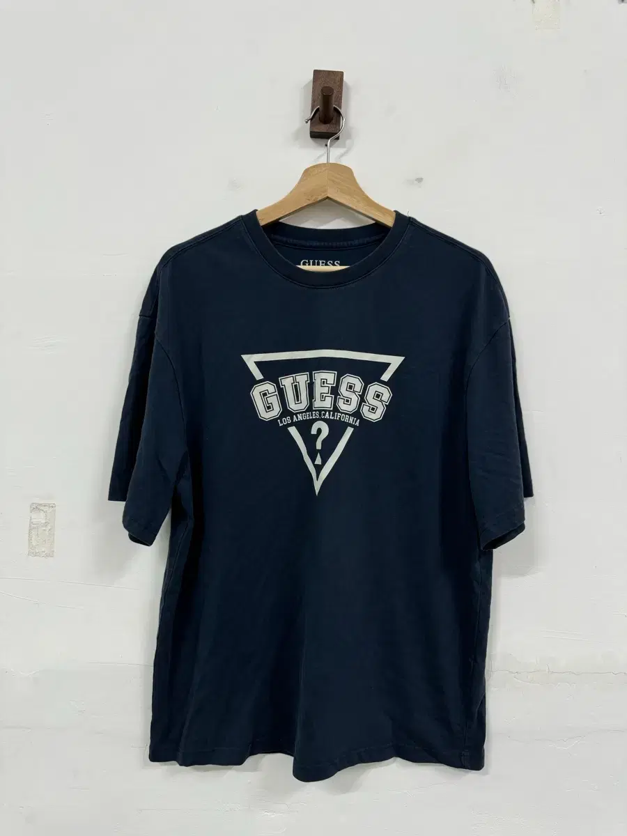 (100) Gues Los Angeles Arch Vahn Short-Sleeved Tee