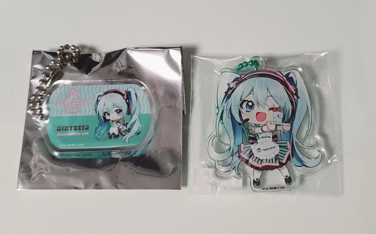 Hatsune Miku Mintheim acrylic key holders in bulk