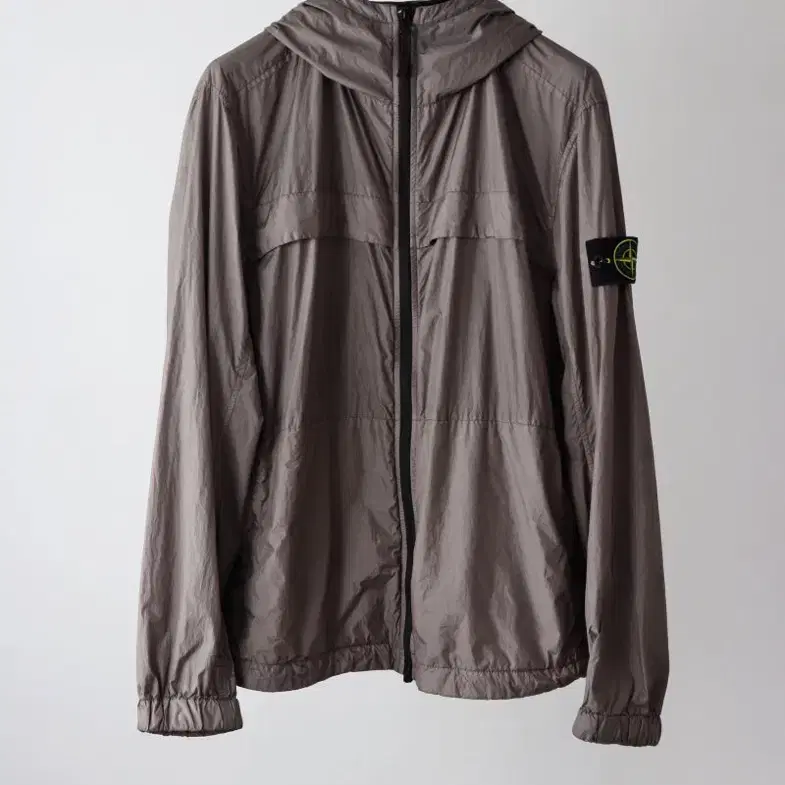 스톤아일랜드 STONE ISLAND 크링클랩스 바람막이 도브브라운