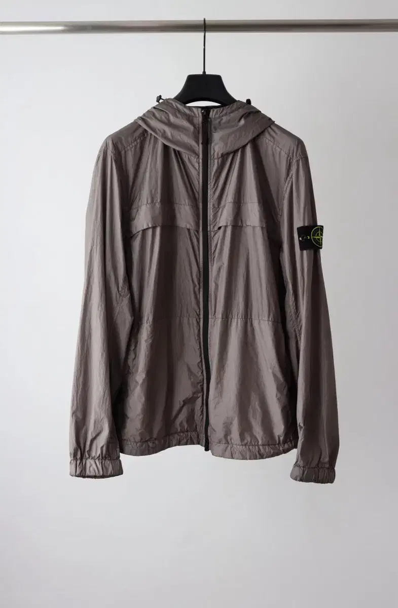 스톤아일랜드 STONE ISLAND 크링클랩스 바람막이 도브브라운