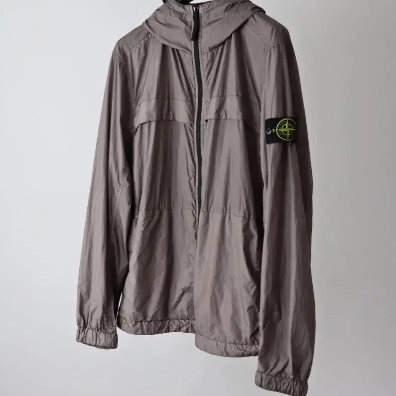 스톤아일랜드 STONE ISLAND 크링클랩스 바람막이 도브브라운