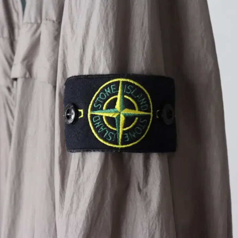 스톤아일랜드 STONE ISLAND 크링클랩스 바람막이 도브브라운