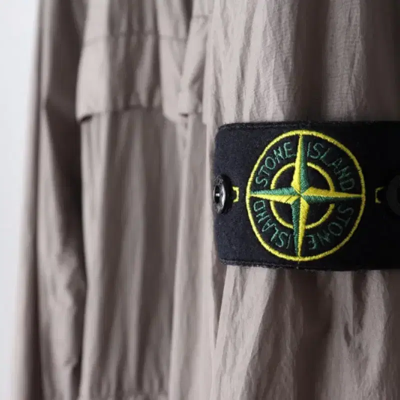 스톤아일랜드 STONE ISLAND 크링클랩스 바람막이 도브브라운