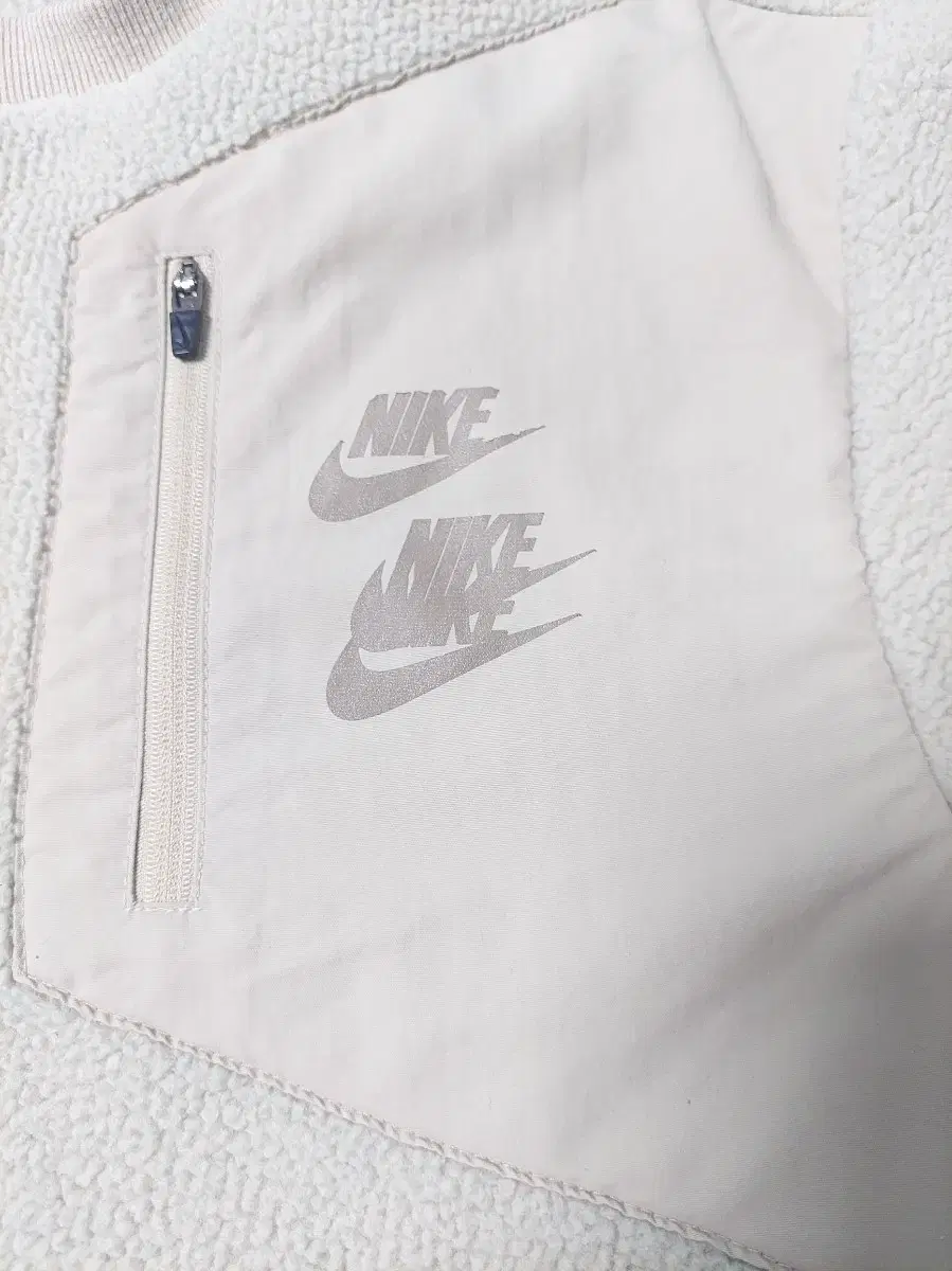 Nike Doubletops Poggle Man to Man Duvic Logo