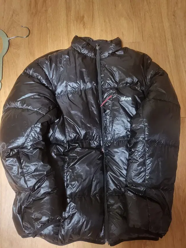 난가 MOUNTAIN LODGE DOWN JACKET BLACK