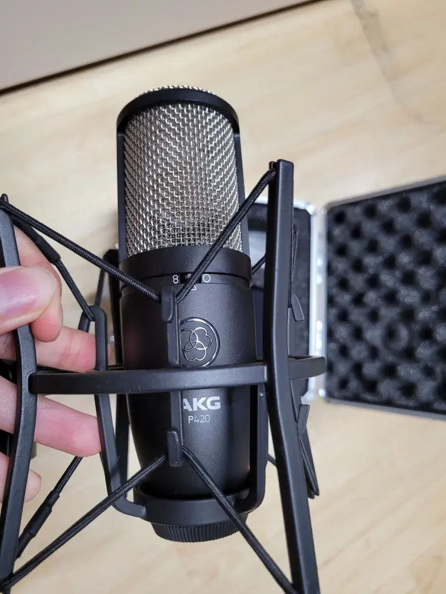 AKG P420 마이크