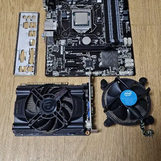 기가바이트B85M+i5 4690(그래픽부품GTX650서비스)