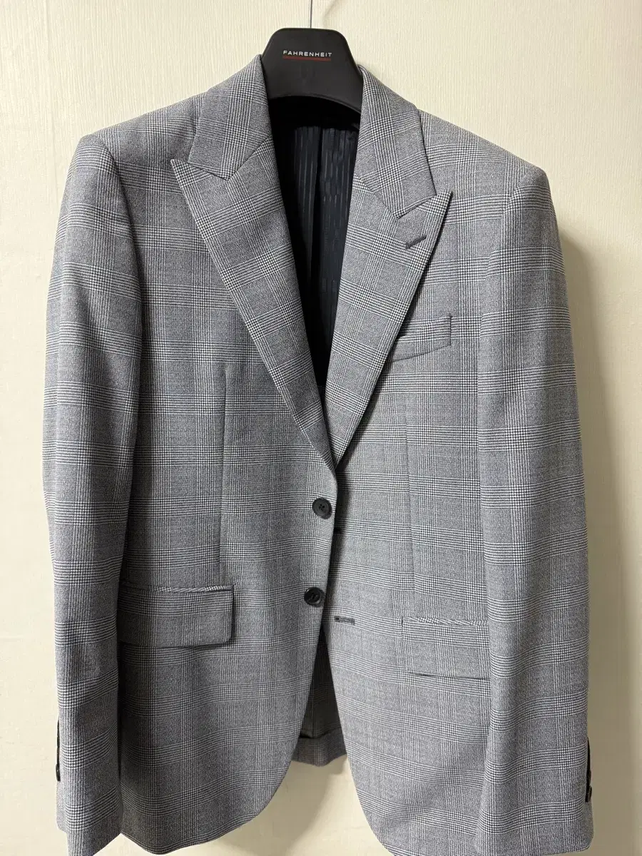 Zeke Fahrenheit Suit top size 100