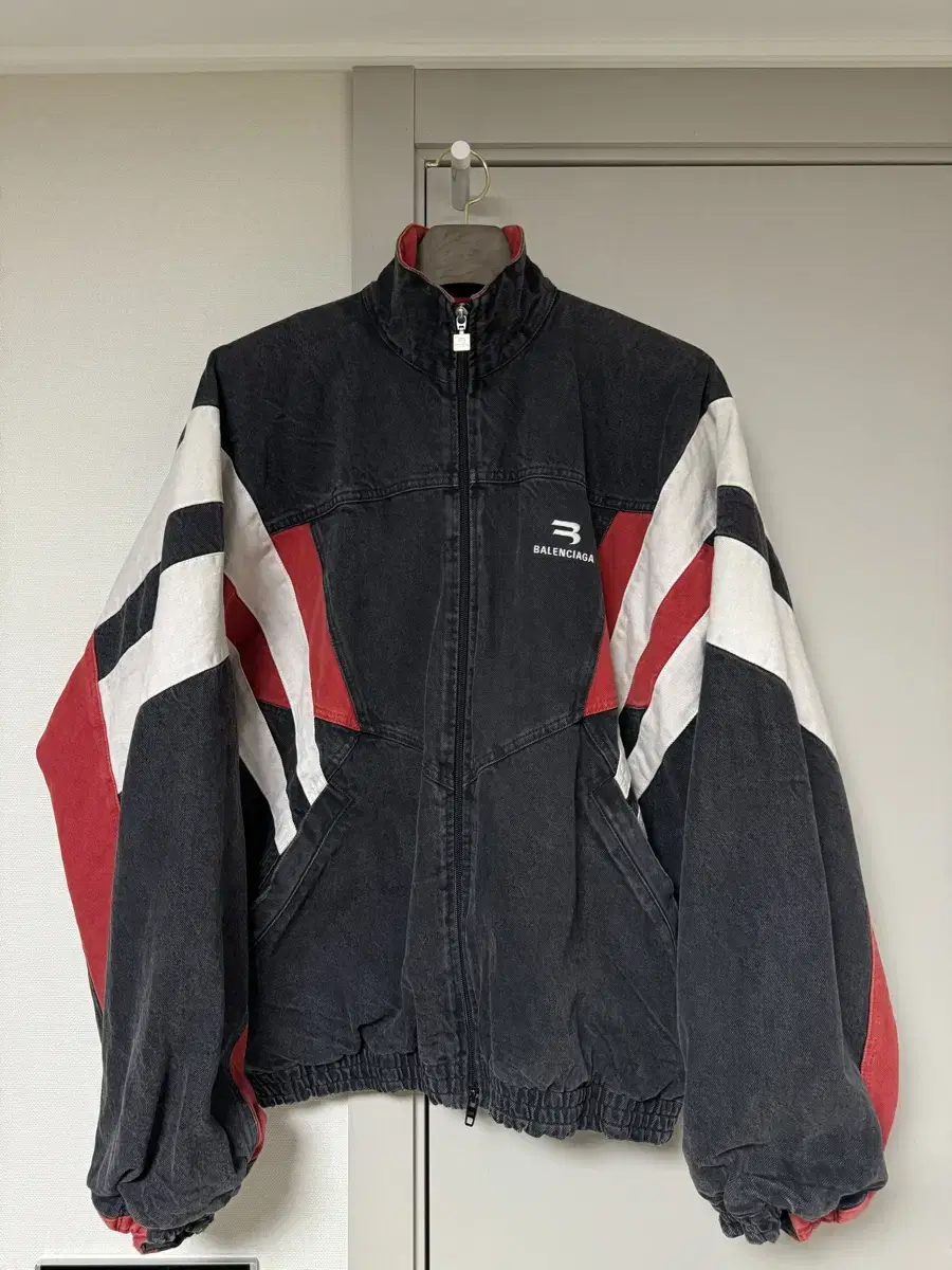 Balenciaga jennie Track Jacket (2size)