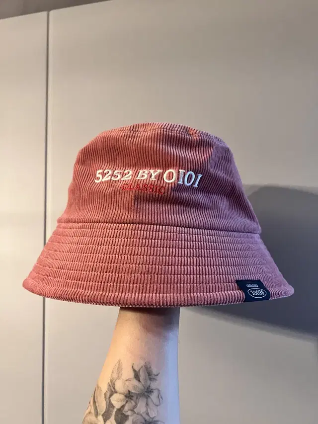 oioi모자 버킷햇 LABEL POINT CORDUROY BUCKET