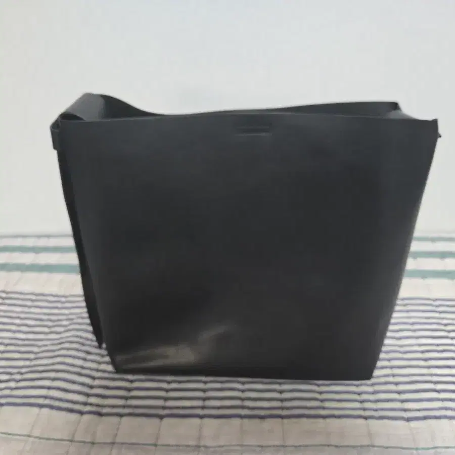 토니웩 Wide Strap Leather Square Bag