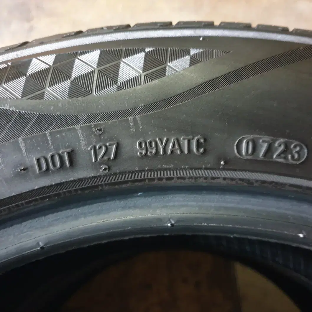 2155517중고타이어 솔루스 TA51 215/55R17 94V 2본세트