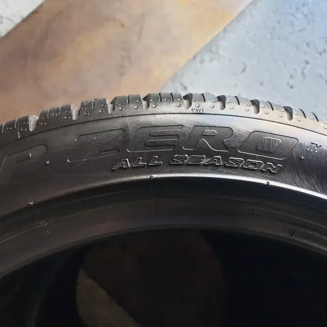 중고타이어 피렐리 피제로 올시즌 235/45R 18 94V 4본세트