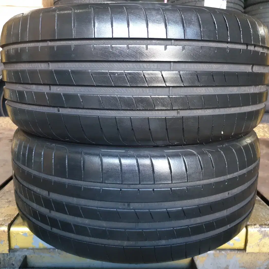 2454019중고타이어 굿이어이글F1 245/40R 19 98Y 2본세트