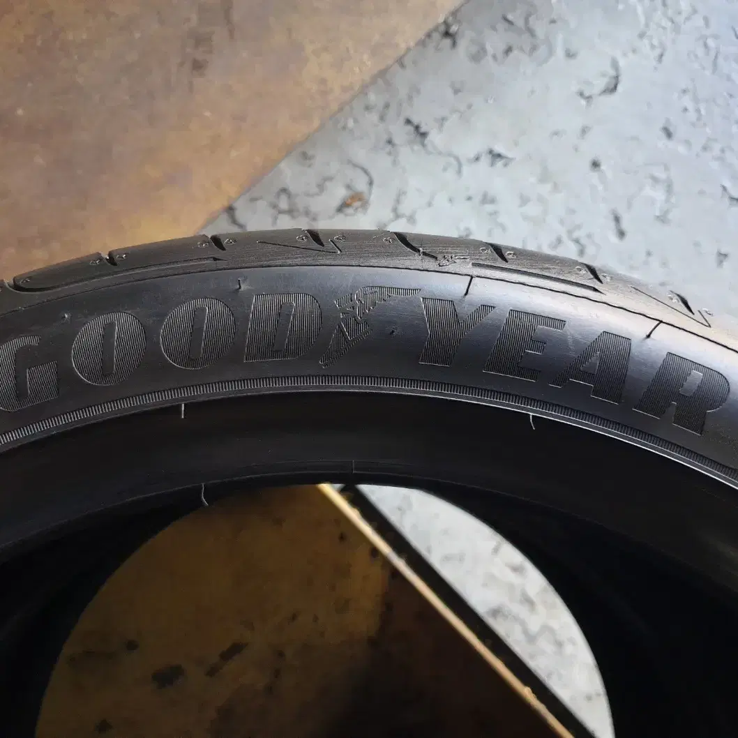 2454019중고타이어 굿이어이글F1 245/40R 19 98Y 2본세트