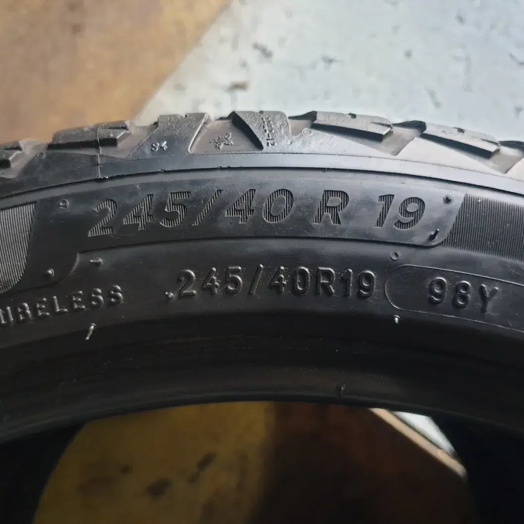 중고타이어 미쉐린 크로스클라이밋2 245/40R 19 98Y 2본 세트