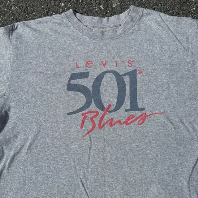 Levis 501 tee