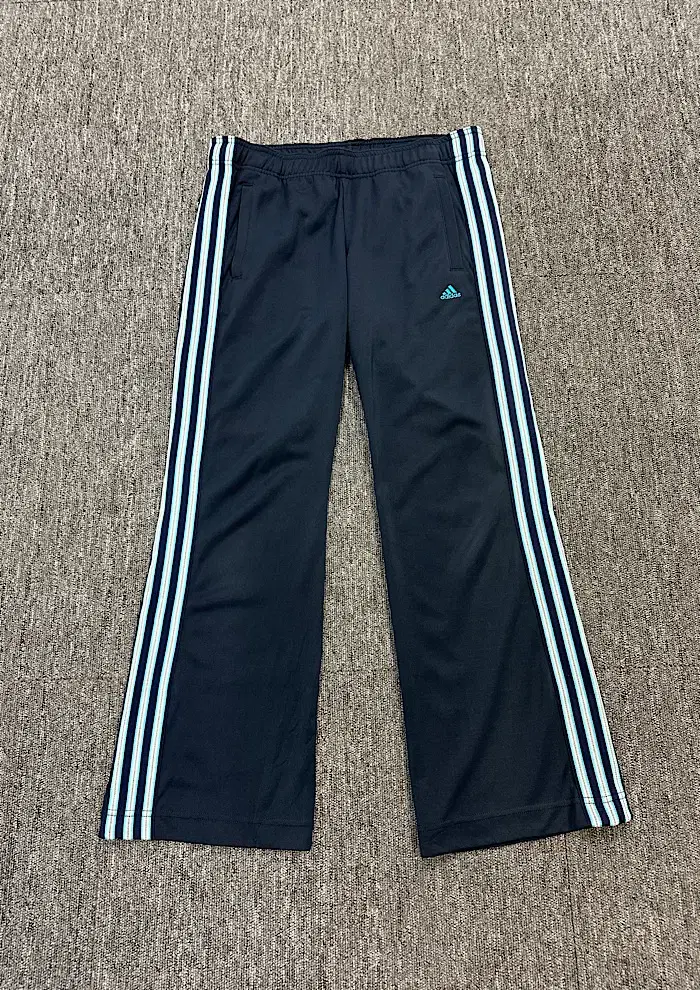 adidas bootcut pants 30-32 inches