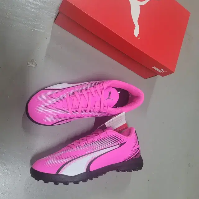 박스채 새상품 PUMA 풋살화 250