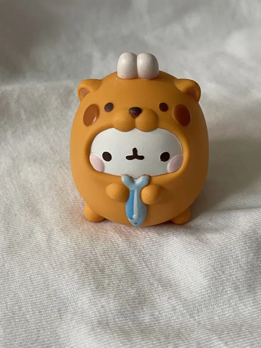 Molang and Animal Friends02 Otter Molang Figure