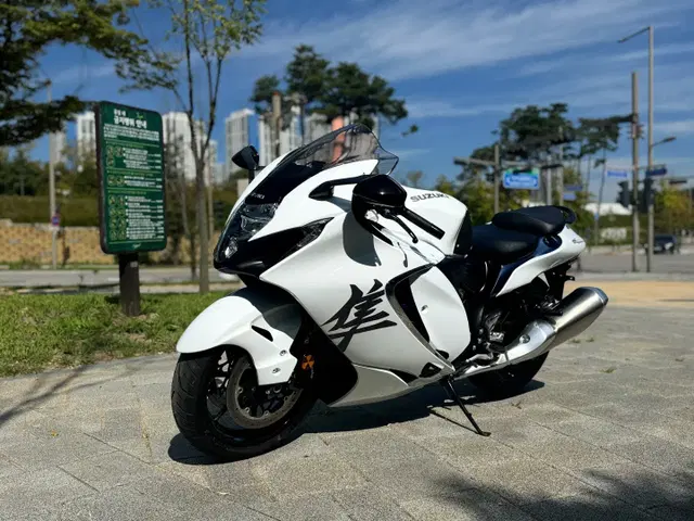 스즈키 하야부사 gsx1300r 2022년식 판매 합니다.