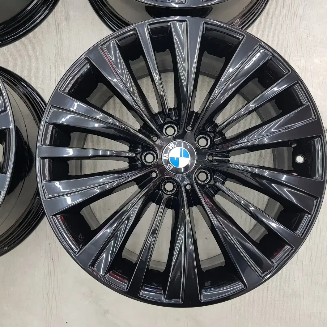 19인치 BMW 5GT 분체도장 블랙 순정 중고휠 한대분 팝니다