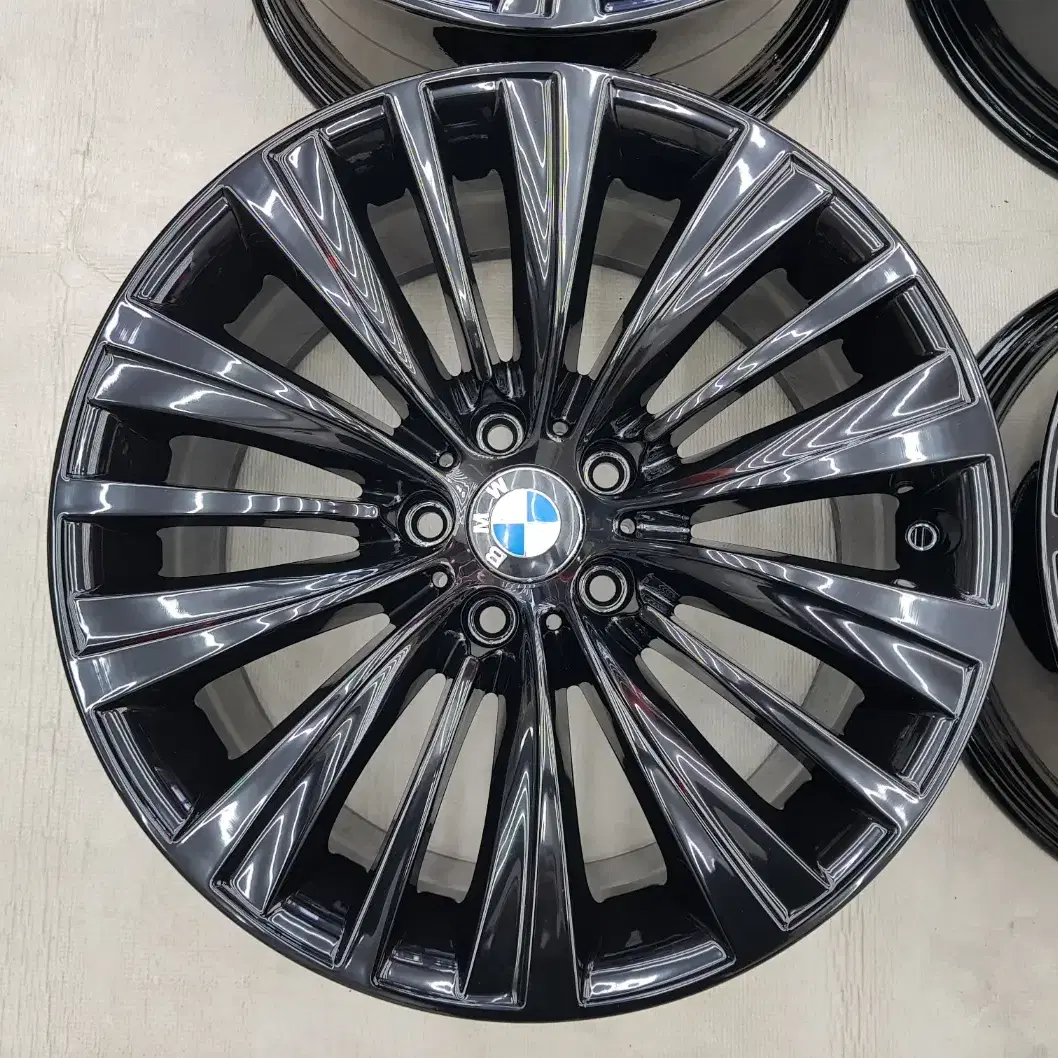 19인치 BMW 5GT 분체도장 블랙 순정 중고휠 한대분 팝니다