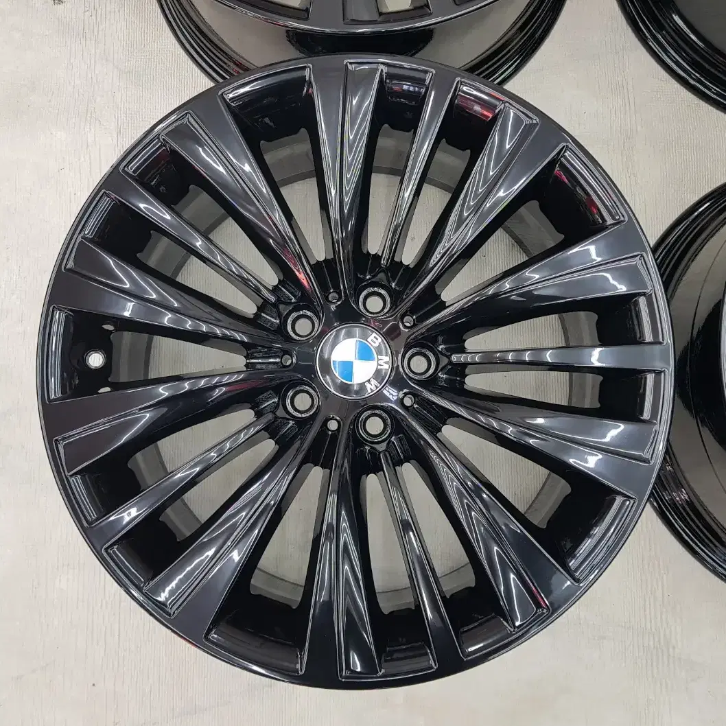 19인치 BMW 5GT 분체도장 블랙 순정 중고휠 한대분 팝니다