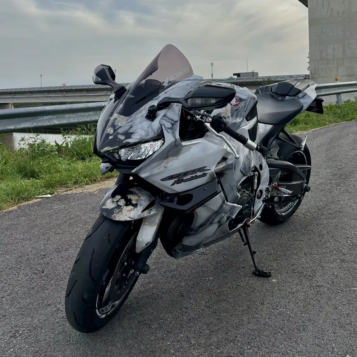 cbr1000rr 19년식 20,xxx m4 배기 판매합니다