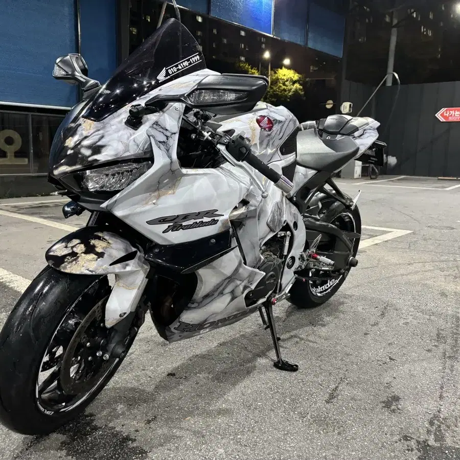 cbr1000rr 19년식 20,xxx m4 배기 판매합니다