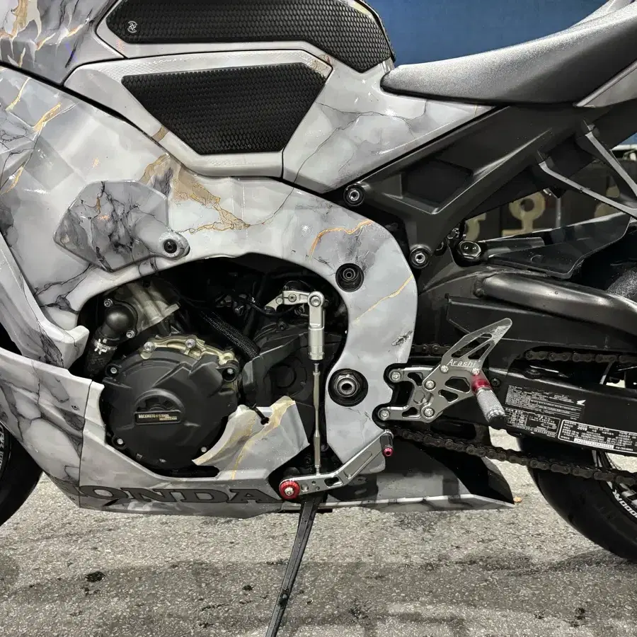 cbr1000rr 19년식 20,xxx m4 배기 판매합니다