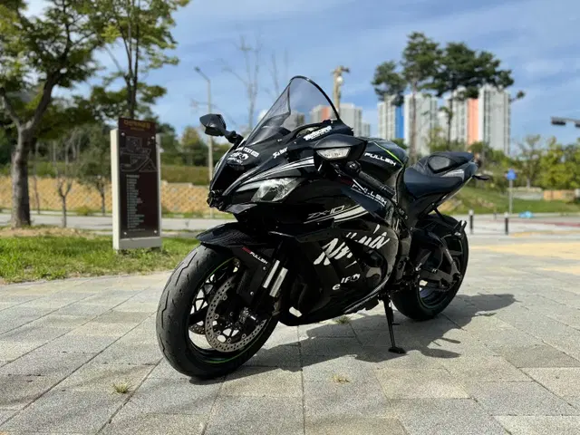 가와사키 닌자10r zx10r 2018년식 풀튜닝 판매 합니다.