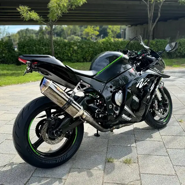 가와사키 닌자10r zx10r 2018년식 풀튜닝 판매 합니다.