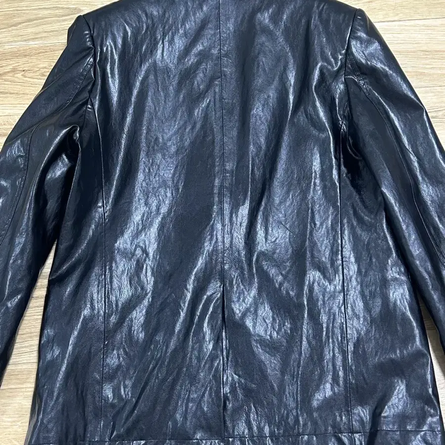 Le 르 레더자켓 (faux leather over-fit blazer)