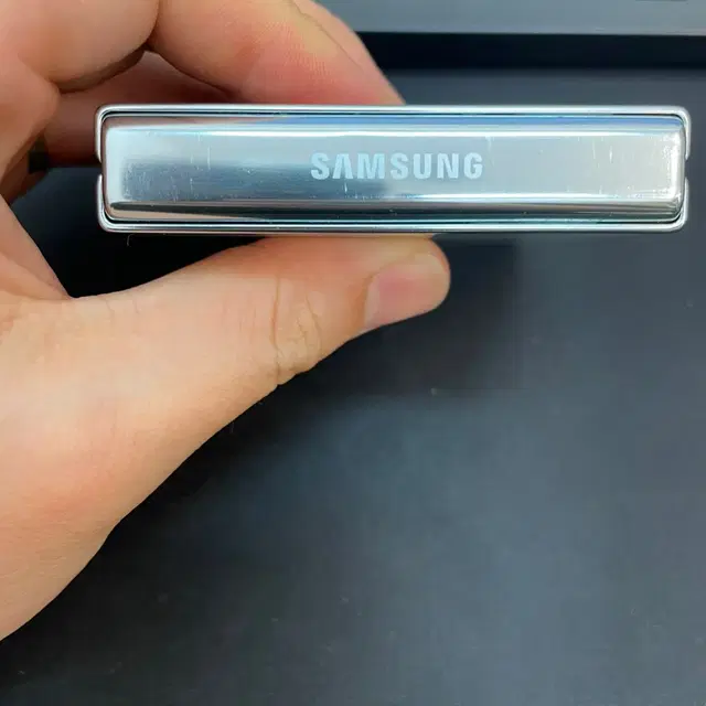 갤럭시Z플립5 민트 256GB 무잔상 상태좋은 중고54만9천팝니다.