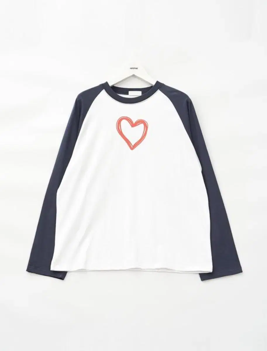 (New)Unisex Navy Heart Raglan Long Sleeve sells